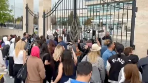 Sokak Hayvanları Destekçileri AYM'ye Girmeye Çalıştı