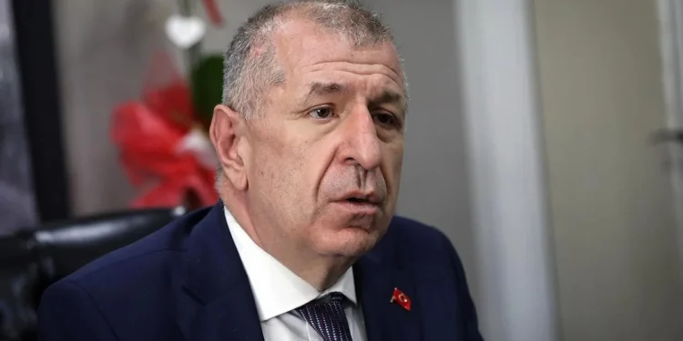 Ümit Özdağ sağlık sorunları nedeniyle hastaneye kaldırıldı