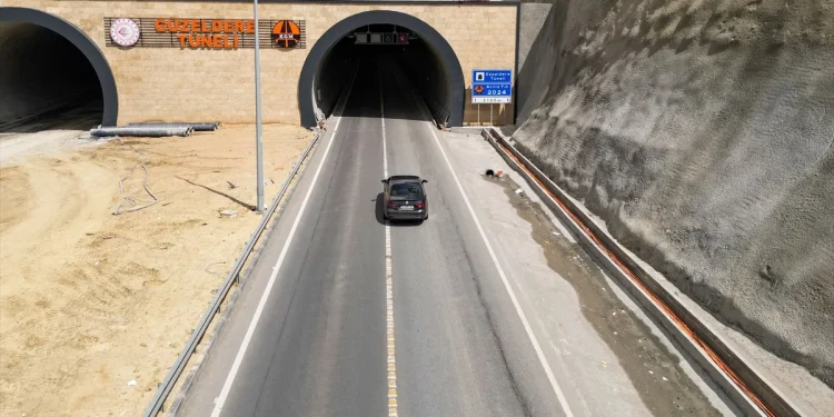 Hakkari-Van Yolundaki Tehlikeli Noktalara Tünel Önlemi