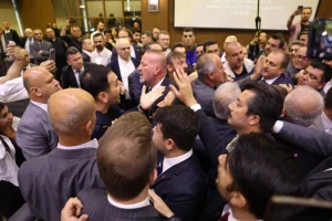 Bursa Belediye Meclisi'nde Gerilim Tırmandı: Kavga