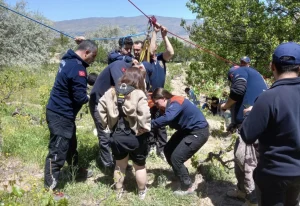 Nevşehir’de balon kayalıklara acil iniş yaptı