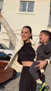 Fahriye Evcen, Oğlu Kerem’i Paylaşarak “Yıldızım” Dedi