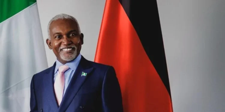 Batı Afrika 'Eko' ile Sömürge Paraya Veda Ediyor