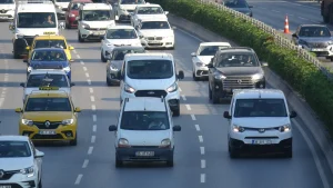 İzmir'de Grev Sürüyor: Duraklarda Yoğunluk Devam Ediyor