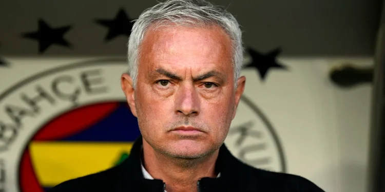Fenerbahçe'de Mourinho dönemi resmen başlıyor