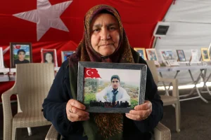 Diyarbakır anneleri bayramda evlatlarını istiyor