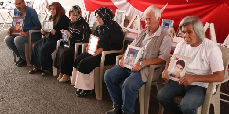 Diyarbakır anneleri bayramda evlatlarını istiyor