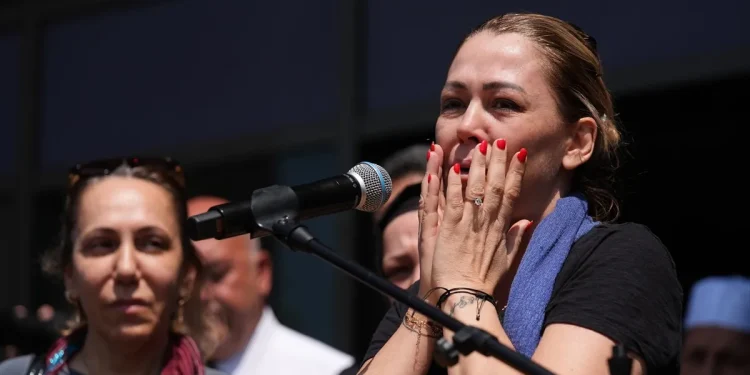 Ferdi Zeyrek’e Belediye Önünde Veda Töreni