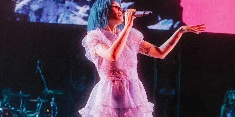 Halsey'den İstanbul konseri öncesi Türk hayranlarına mesaj