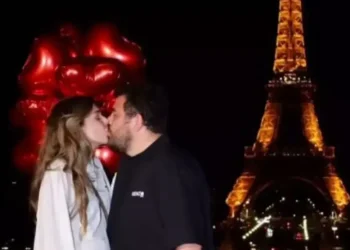 Eser ve Berfu Yenenler Paris'te dolandırıldı!