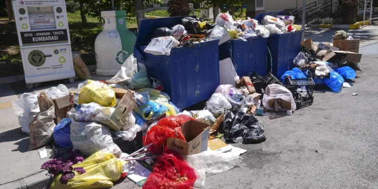 CHP’li Buca’da Grev Krizi: İşten Çıkarmalar Başladı