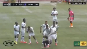 Hakemden skandal hareket: Oyuncuya kafa attı!