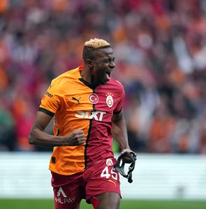 Galatasaray’da Osimhen formaları vitrine çıktı