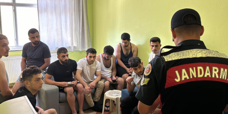 51 İlde Göçmen Kaçakçılığına Darbe: 1022 Yakalandı