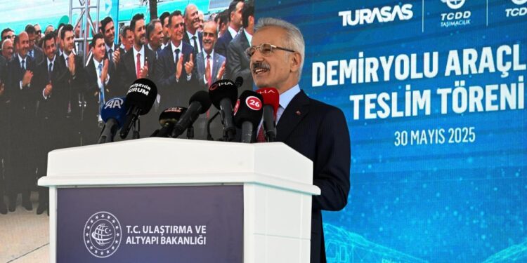 127 milli yük vagonu raylara indi! Bakan Uraloğlu duyurdu