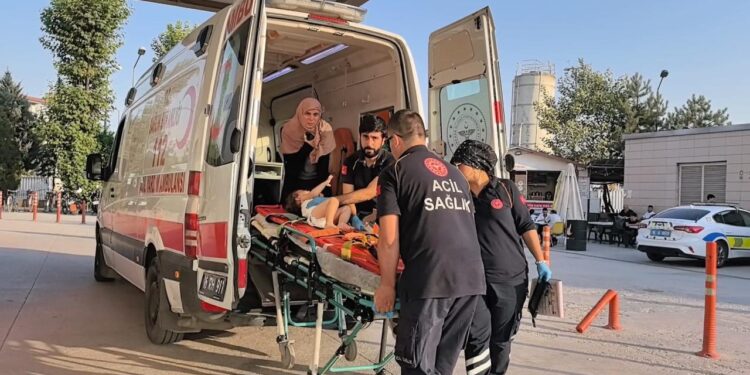 1,5 yaşındaki Gülce, balkondan düşerek yaralandı!