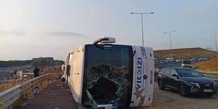 4 kişinin öldüğü Kuzey Marmara Otoyolu’ndaki yolcu otobüsü kazasının görüntüsü