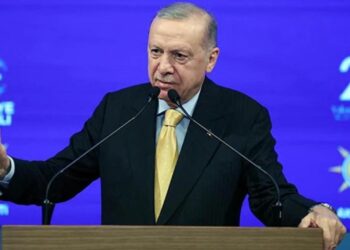 AK Parti’ye katılan yeni isimler 2025! Rozetler takıldı