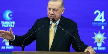 AK Parti’ye katılan yeni isimler 2025! Rozetler takıldı