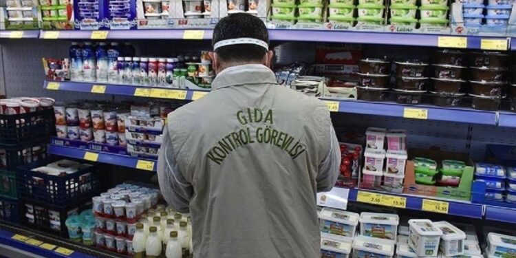 Ankara’da halk sağlığını tehdit eden 23,9 ton gıda ürünü ele geçirildi