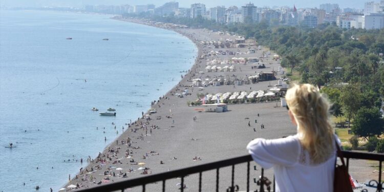 Antalya’ya gelen turist sayısı 9 milyonu aştı