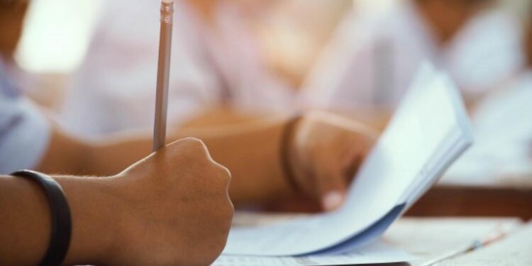 ATA AÖF yaz okulu ve üç ders sınavı ne zaman yapılacak? Sınav yerleri açıklandı mı?