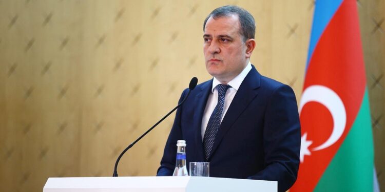 Azerbaycan Dışişleri Bakanı Bayramov, Ermeni mevkidaşını aradı