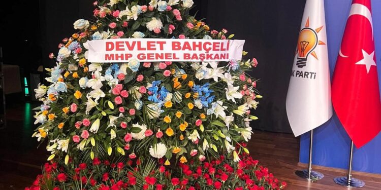 Bahçeli’den AK Parti’ye anlamlı çiçek