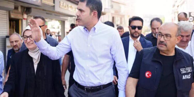 Bakan Kurum duyurdu: Hedef konutları 1 yılda teslim etmek!