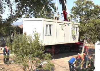 Balıkesir’deki depremzedeler için 250 yaşam konteyneri bölgeye ulaştırıldı