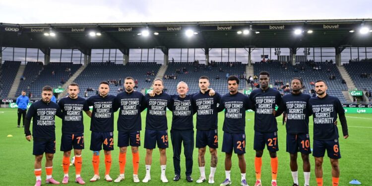 Başakşehir FK’dan dünyanın gözü önünde ‘Gazze’ mesajı: Alkış topladılar