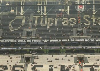 Beşiktaş taraftarından Filistin’e özel pankart!