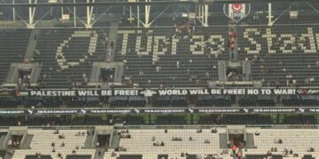 Beşiktaş taraftarından Filistin’e özel pankart!