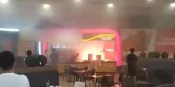 Beylikdüzü’nde AVM de yangın paniği