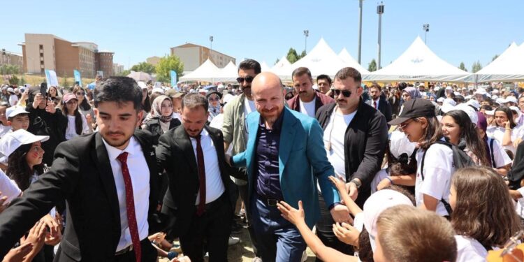 Bilal Erdoğan, Erzurum’da TÜGVA Yaz okulunu kapanış törenine katıldı