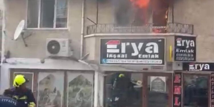 Bolu’da 5 katlı apartmanda korkutan yangın: 1’i çocuk 2 kişi kurtarıldı