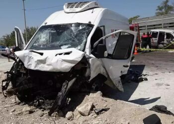 Burdur’da panelvan ile hafif ticari aracın çarpıştığı kazadaki ölü sayısı 3’e yükseldi