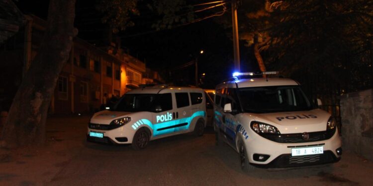 Çankırı’da seyyar satıcılar iki zabıtayı bıçakladı