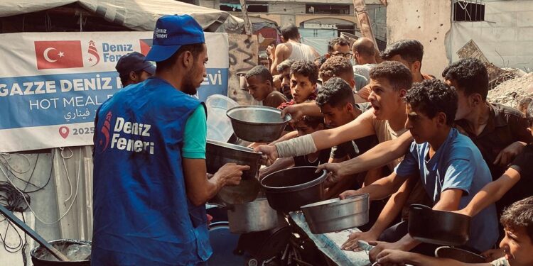 Deniz Feneri Derneği, Gazze’de binlerce sivile umut oluyor