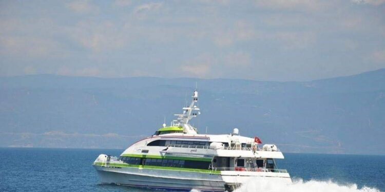 Deniz ulaşımına ‘şiddetli rüzgar’ engeli! Seferler iptal edildi