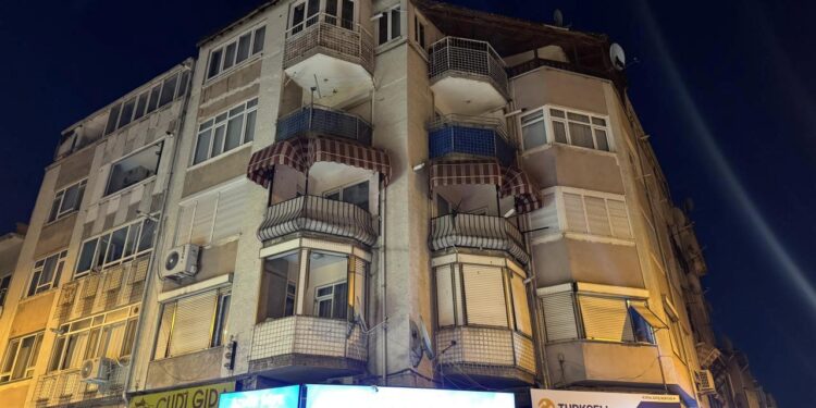 Edirne’de 52 yıllık apartman tedbir amaçlı boşaltıldı