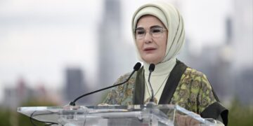 Emine Erdoğan’dan 1316 yıllık ulu zeytin ağacı için çağrı