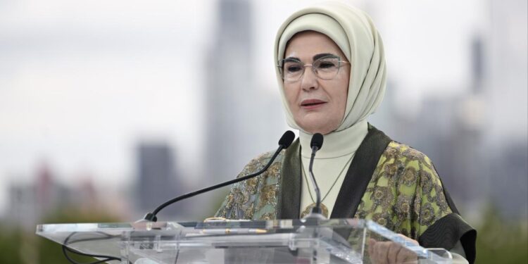 Emine Erdoğan’dan 1316 yıllık ulu zeytin ağacı için çağrı