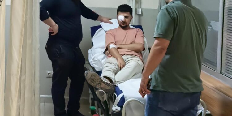 Fabrikada feci kaza: Gözüne çivi saplandı!