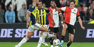 Fenerbahçe’ye ‘Feyenoord’ sürprizi: Maç kadrosunda olacak