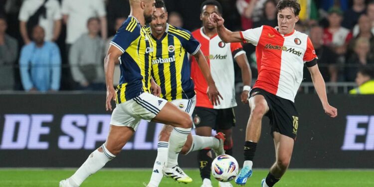 Fenerbahçe’ye ‘Feyenoord’ sürprizi: Maç kadrosunda olacak