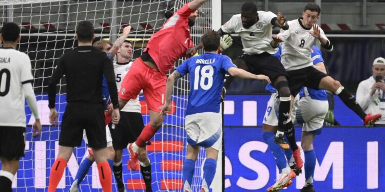 Galatasaray’la anılan kaleci takımına veda etti: Hayal kırıklığına uğradım