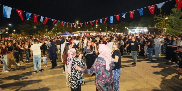 Gaziantep’teki ‘Hemşehri Dernekleri Festivali’ yoğun ilgi gördü