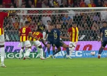 Göztepe penaltı bekledi: Tartışmalı pozisyonda devam kararı