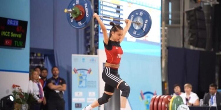 Hem sporcu hem antrenörü milli takıma davet edildi